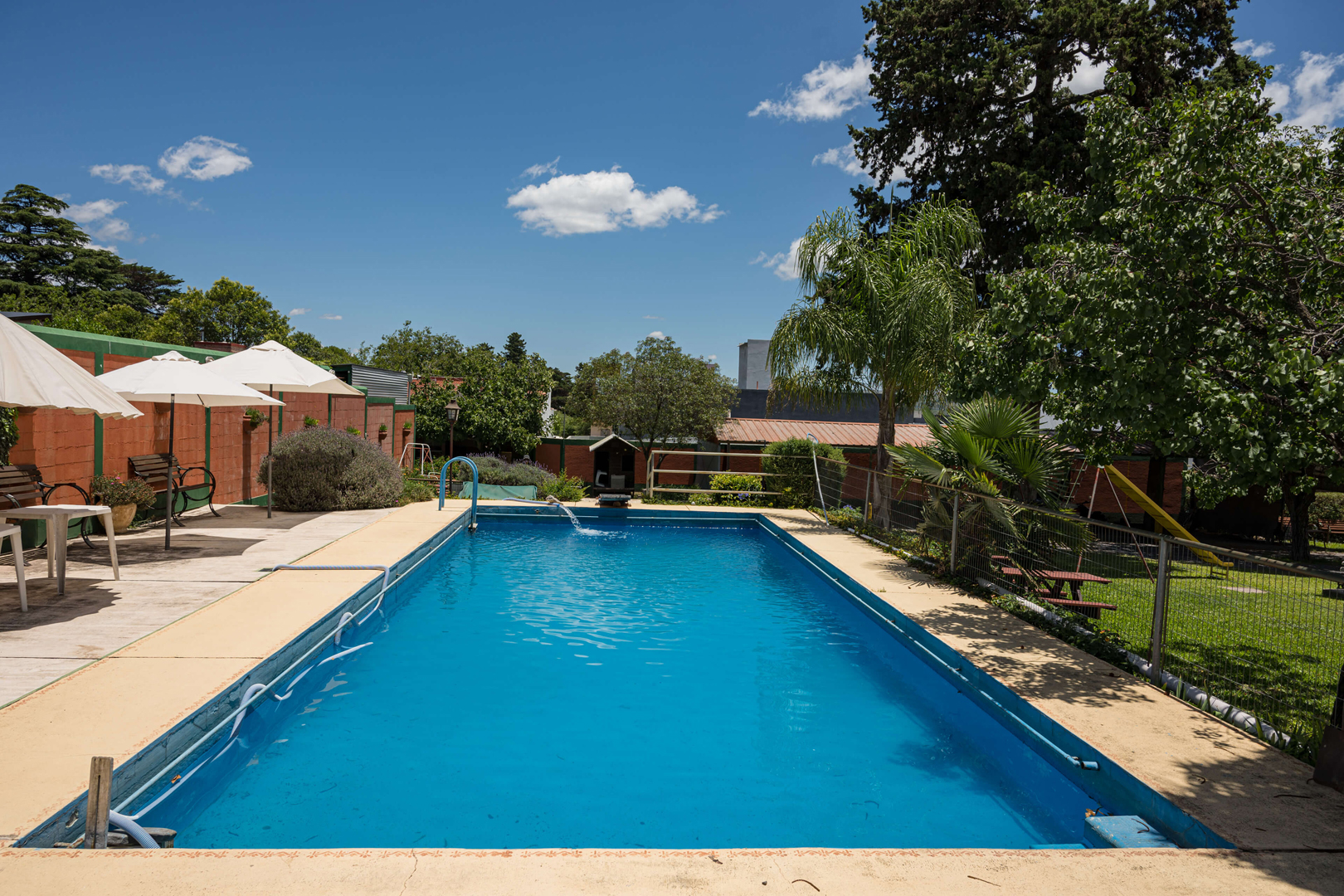 Pileta con solarium